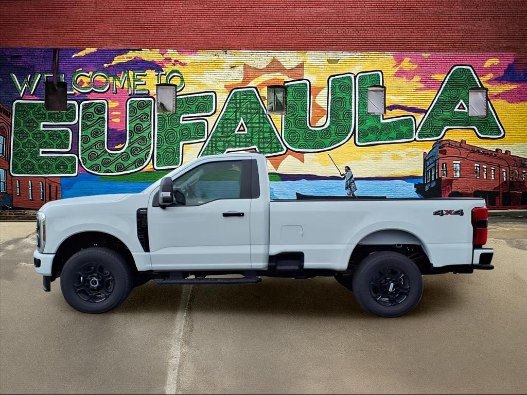 2025 Ford F-350 photo 2