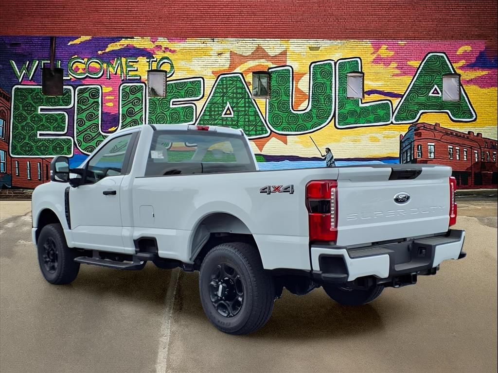 2025 Ford F-350 photo 3