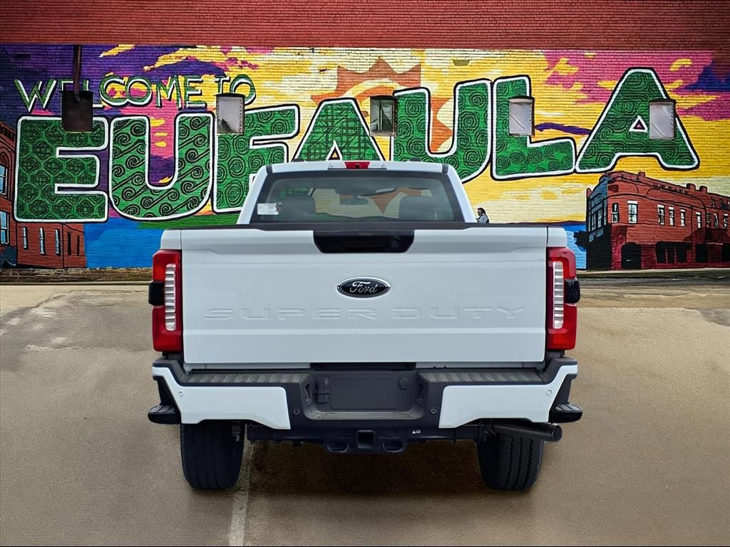 2025 Ford F-350 photo 4