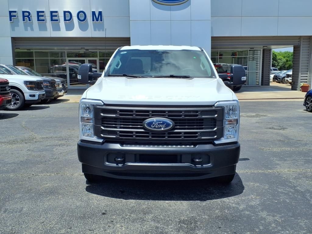 2025 Ford F-250 photo 2