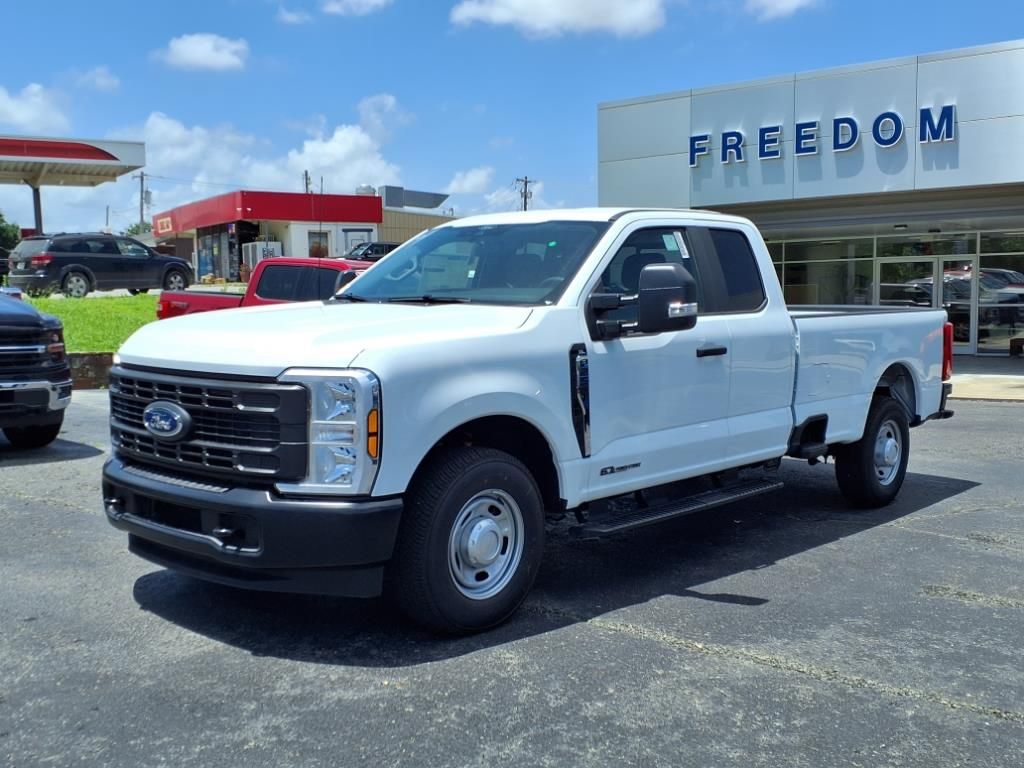 2025 Ford F-250 photo 3