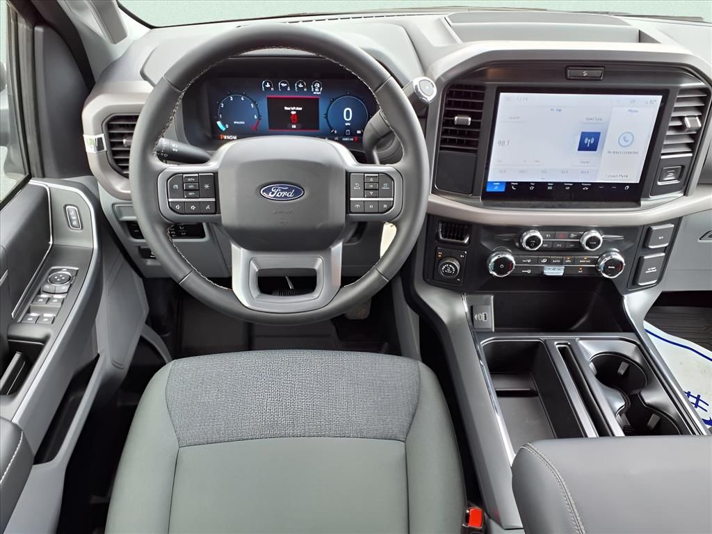 2025 Ford F-150 XLT photo 2