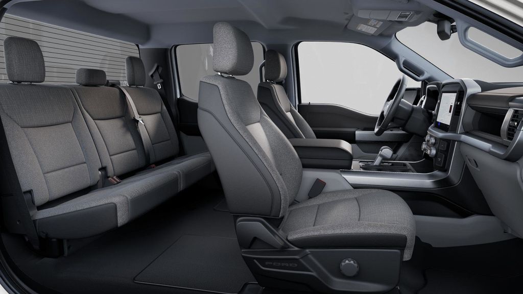 2025 Ford F-150 Lightning XLT photo 3