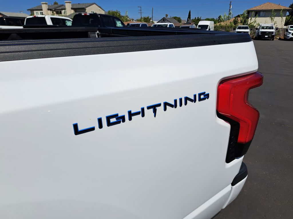2025 Ford F-150 Lightning photo 4