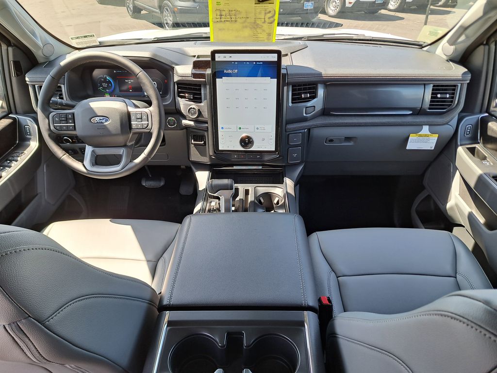 2025 Ford F-150 Lightning photo 10