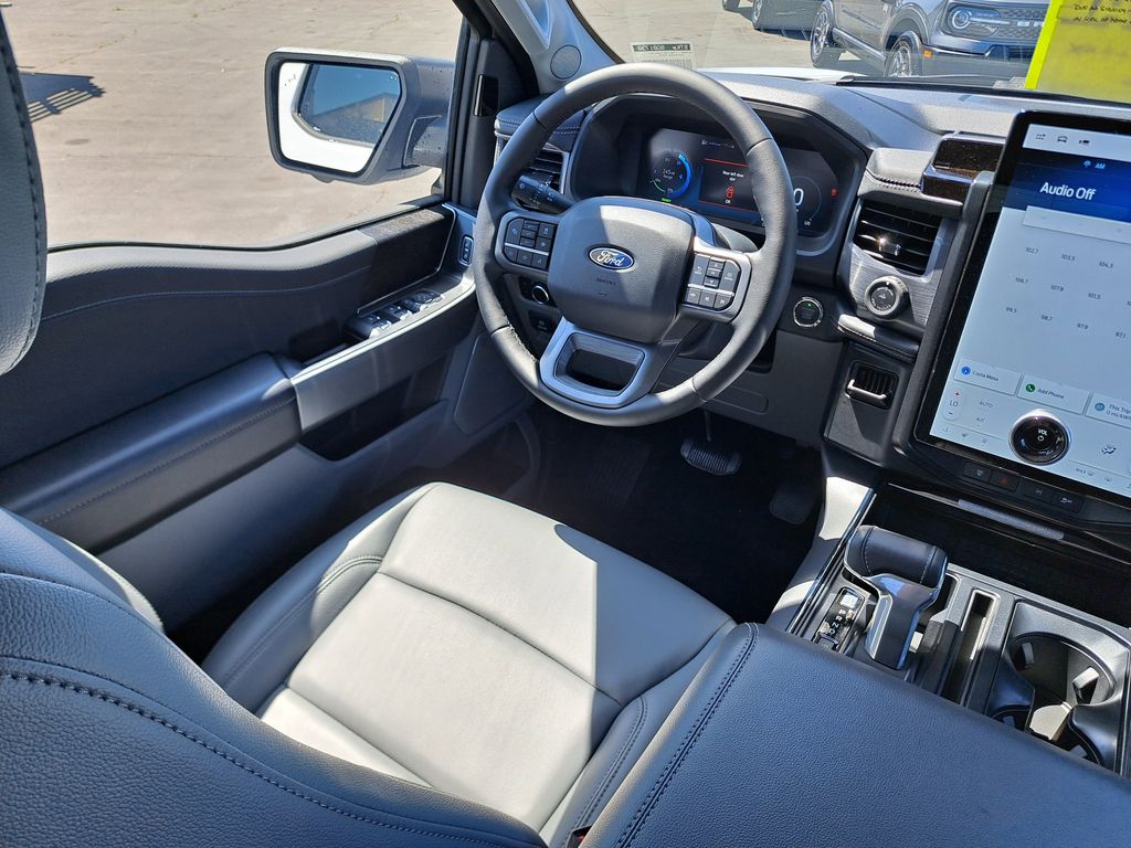 2025 Ford F-150 Lightning photo 11