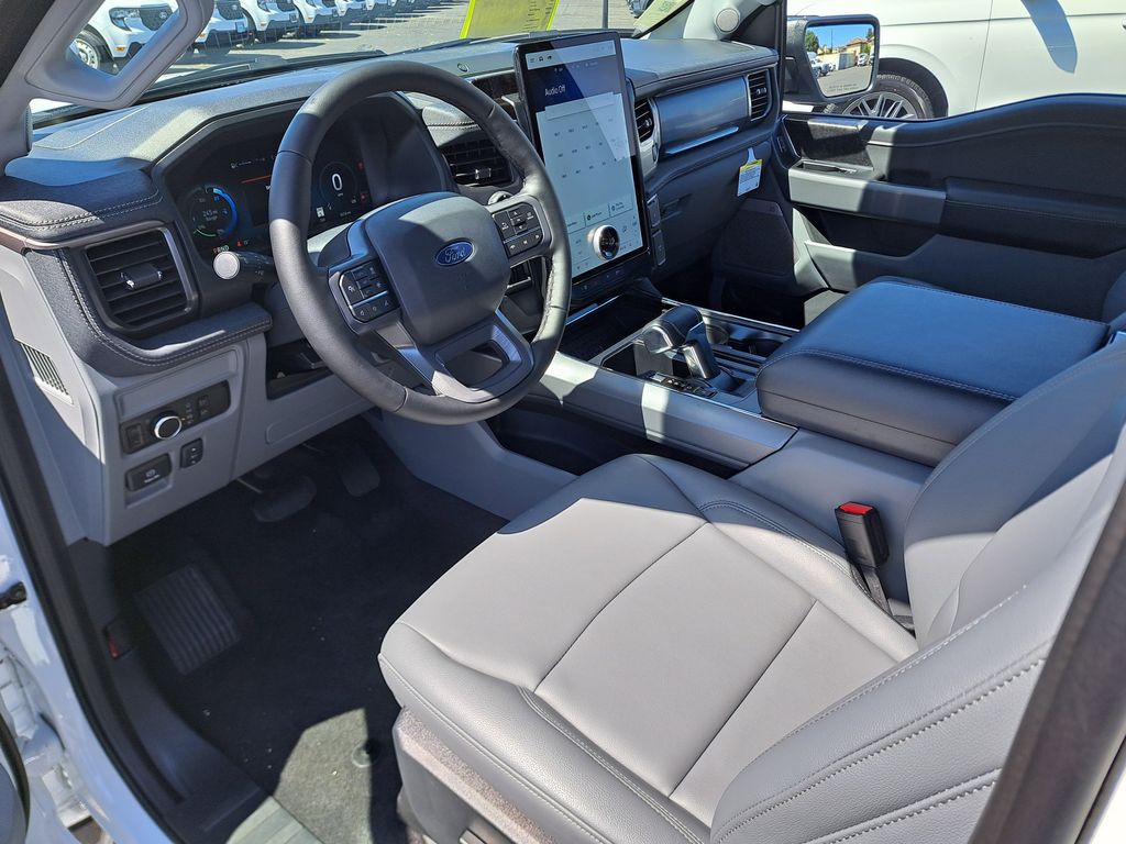2025 Ford F-150 Lightning photo 17