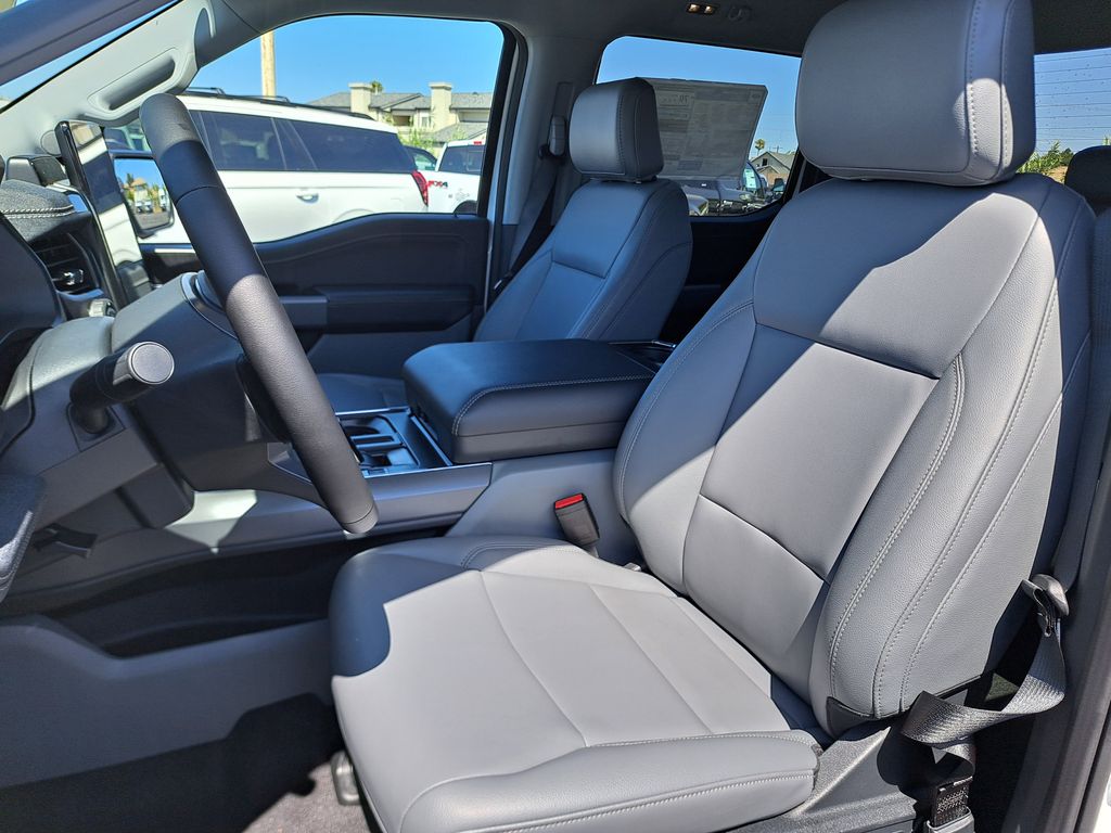 2025 Ford F-150 Lightning photo 18