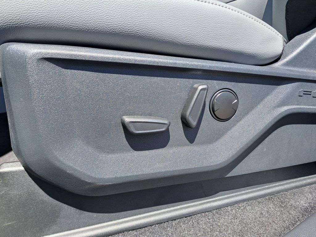 2025 Ford F-150 Lightning photo 19