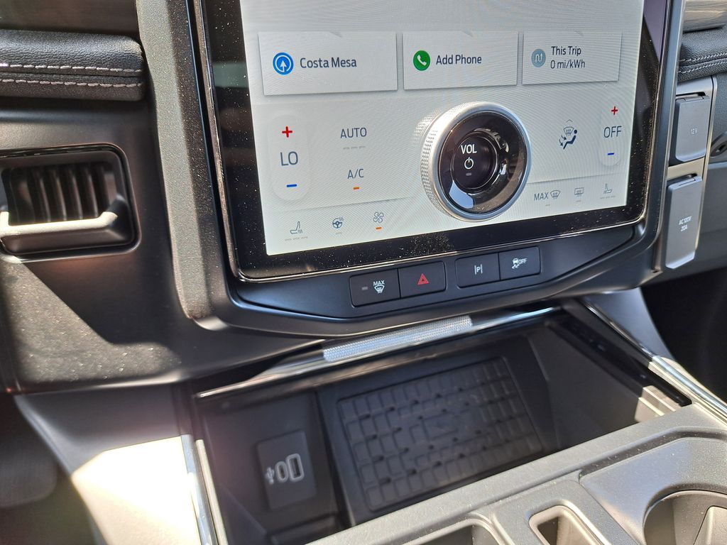 2025 Ford F-150 Lightning photo 30