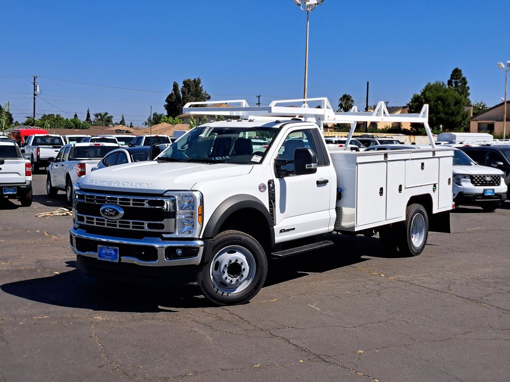 2025 Ford F-450 photo 2