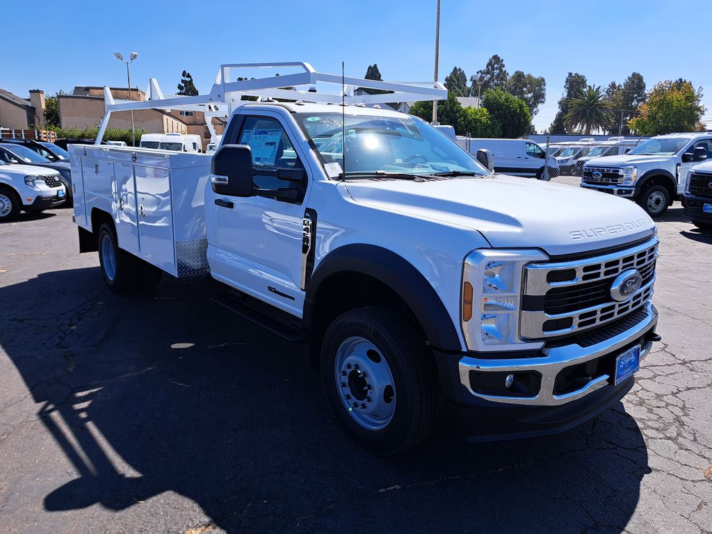2025 Ford F-450 photo 3