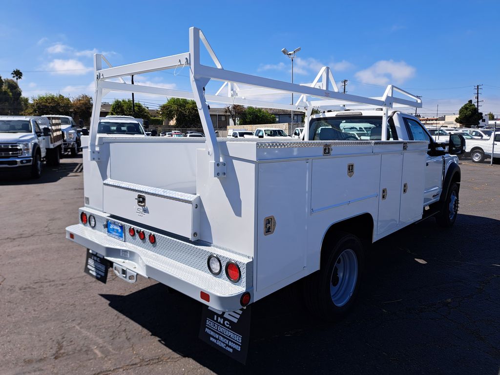 2025 Ford F-450 photo 4