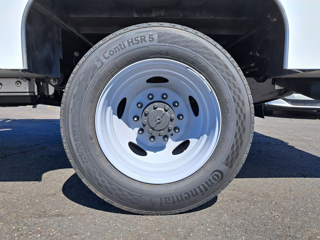 2025 Ford F-450 photo 7