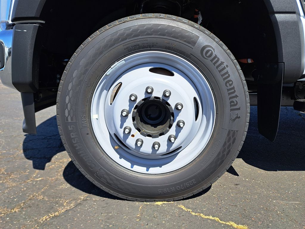 2025 Ford F-450 photo 8