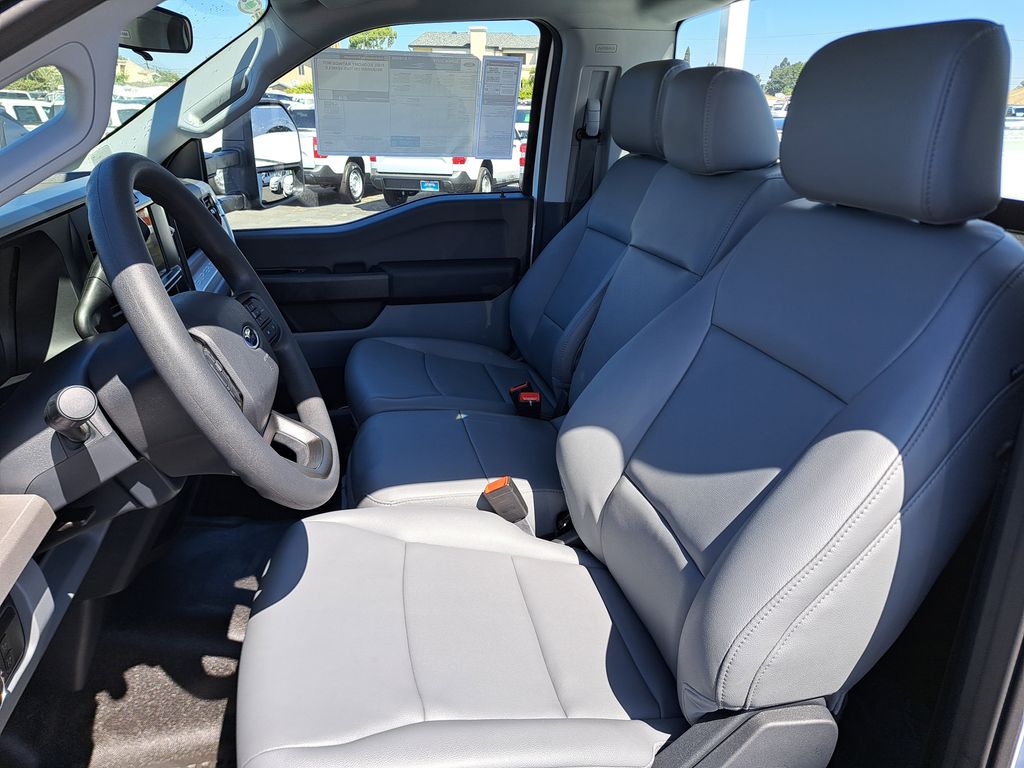2025 Ford F-450 photo 10