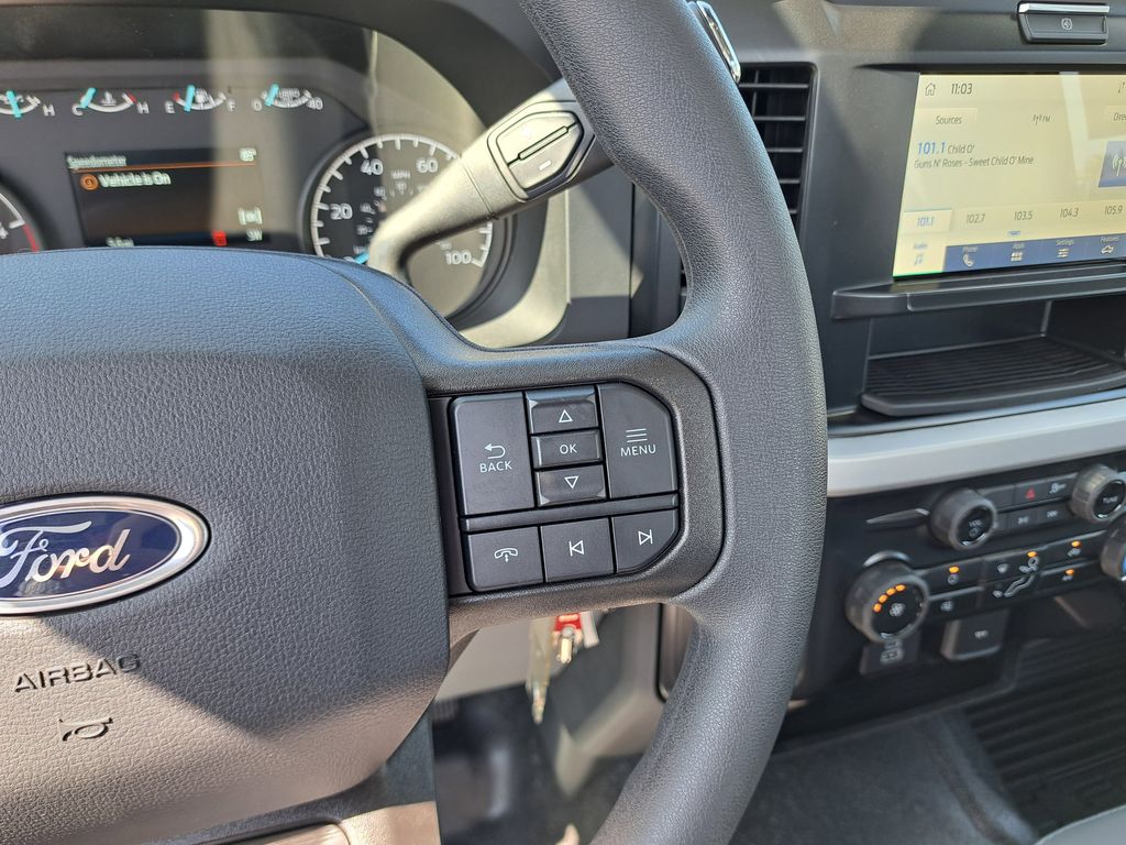 2025 Ford F-450 photo 16