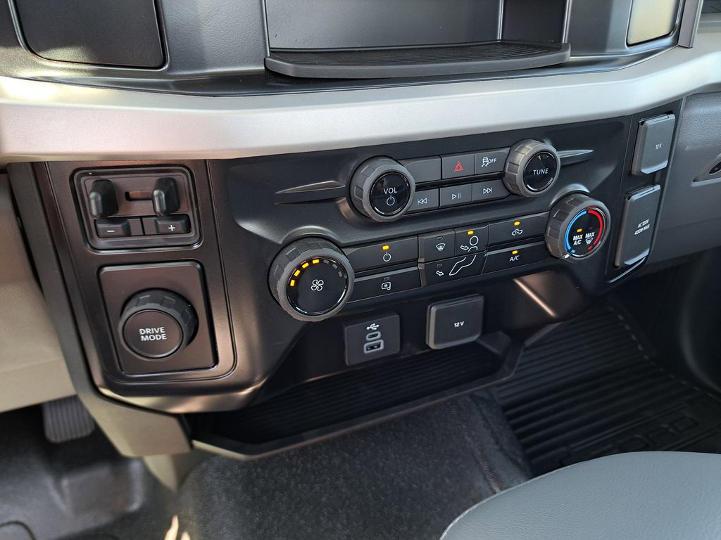 2025 Ford F-450 photo 23