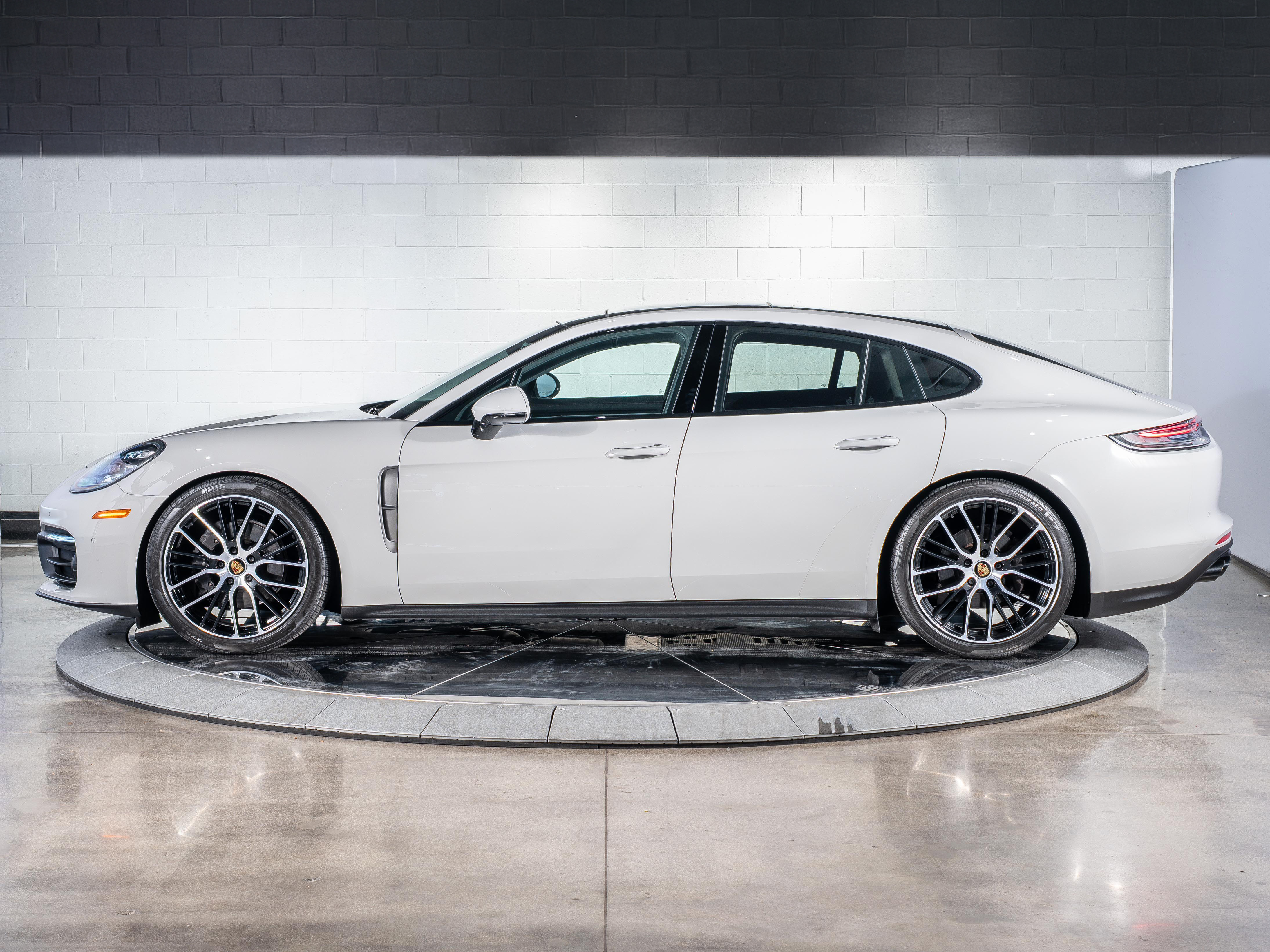 2023 Porsche Panamera Platinum photo 2