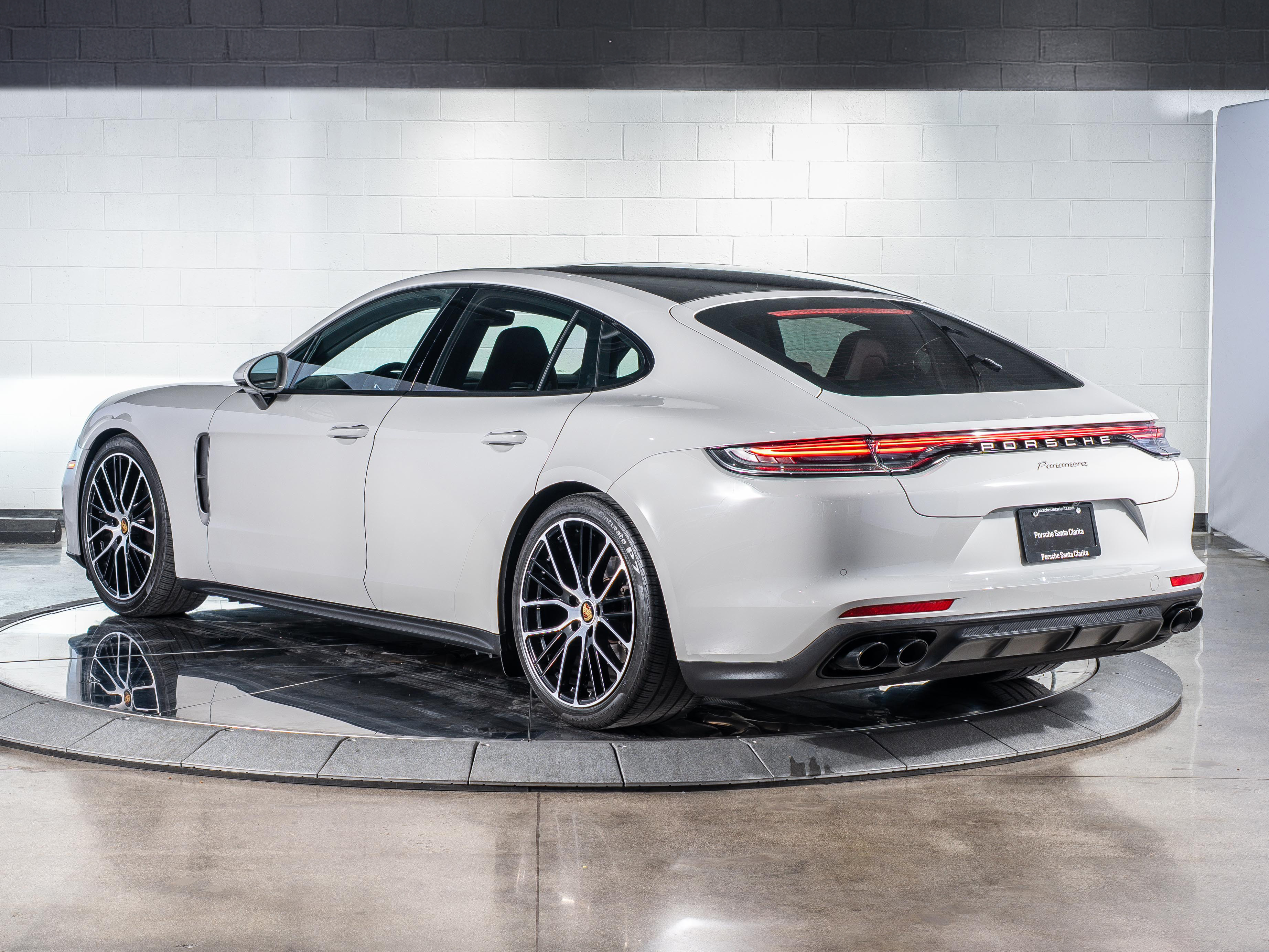 2023 Porsche Panamera Platinum photo 3