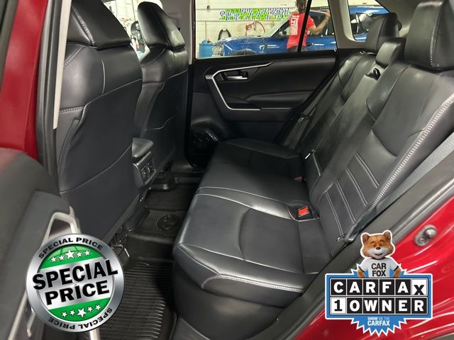 2022 Toyota RAV4 Hybrid XLE Premium photo 17