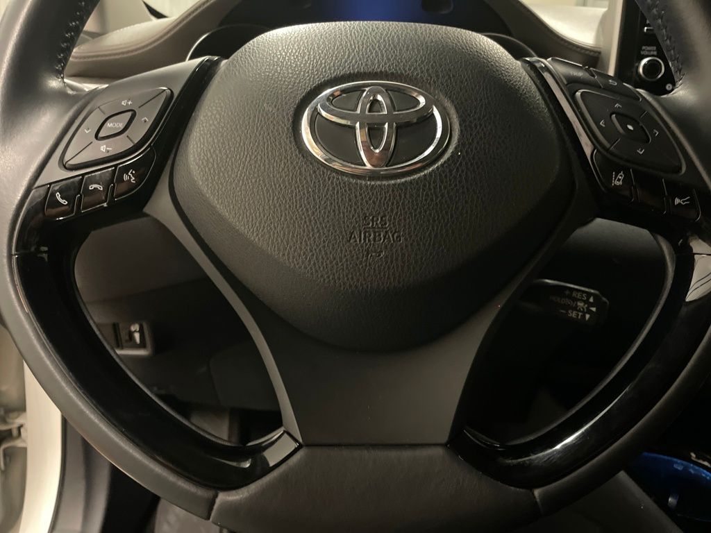 2020 Toyota C-HR Limited photo 8