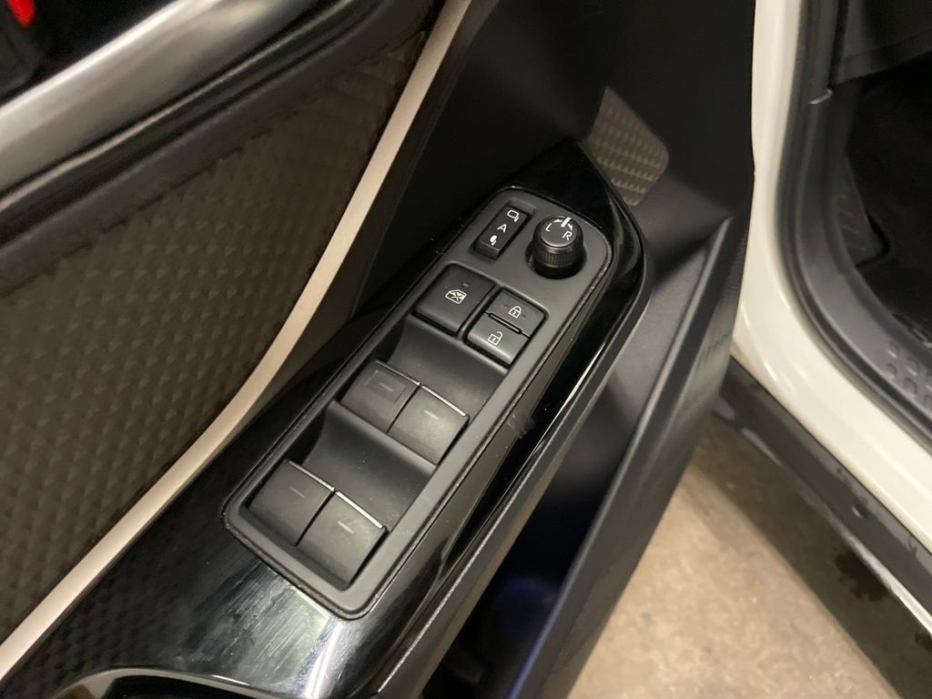 2020 Toyota C-HR Limited photo 14