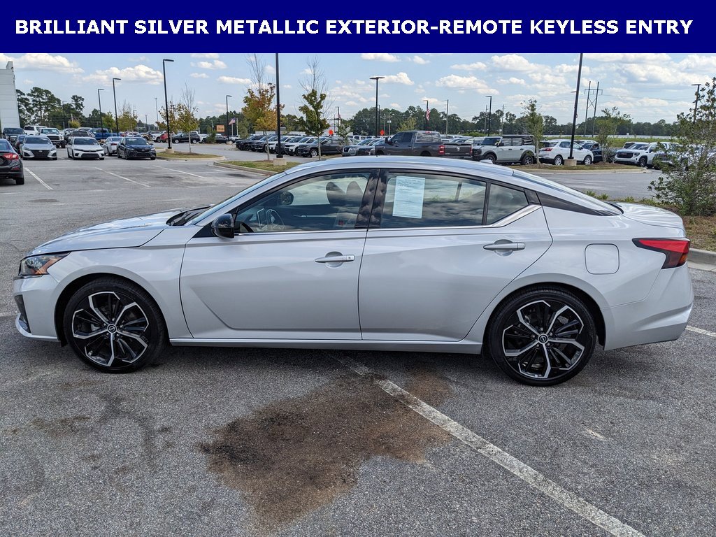 2024 Nissan Altima 2.5 SR photo 2