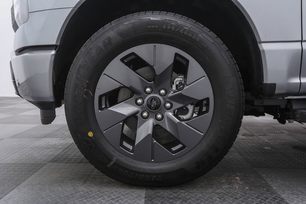 2025 Ford F-150 Lightning photo 7