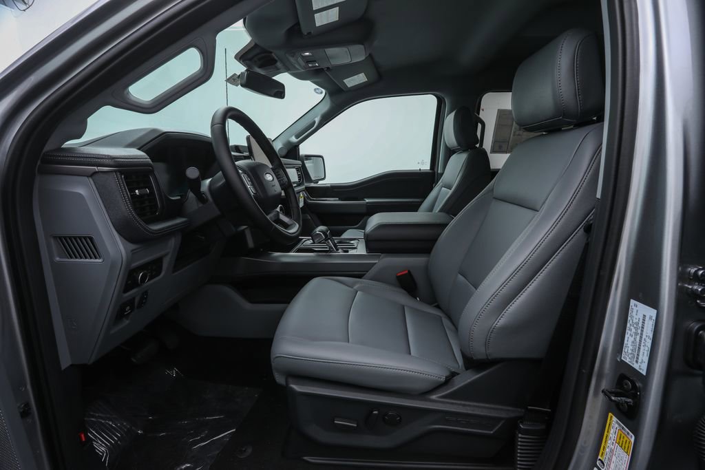 2025 Ford F-150 Lightning photo 8