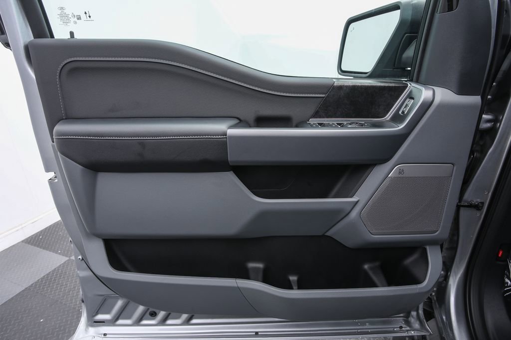 2025 Ford F-150 Lightning photo 9