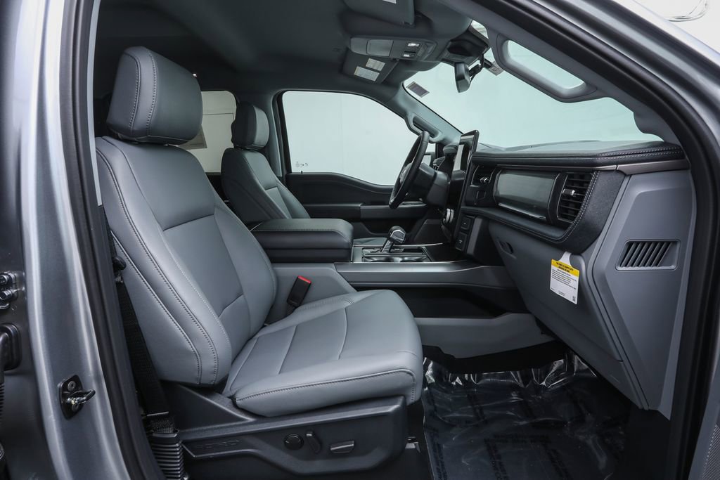 2025 Ford F-150 Lightning photo 18