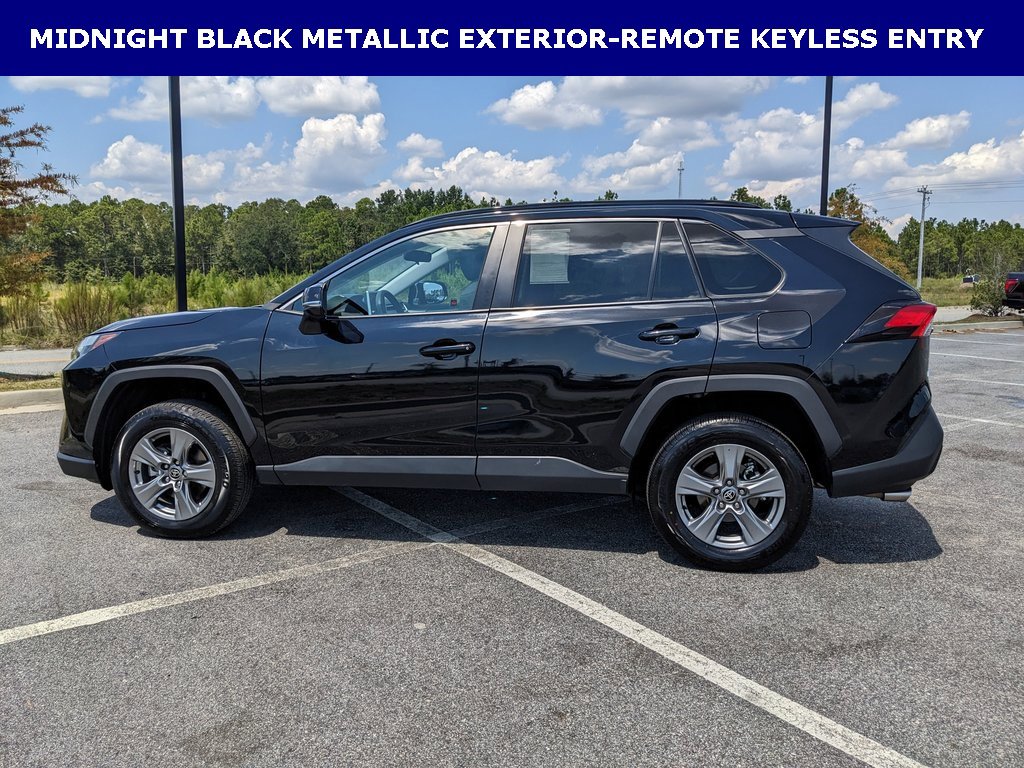 2024 Toyota RAV4 XLE photo 3