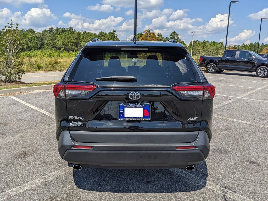 2024 Toyota RAV4 XLE photo 13