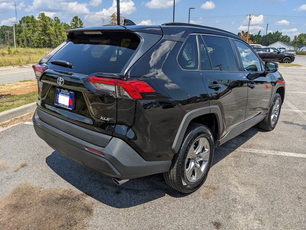 2024 Toyota RAV4 XLE photo 14