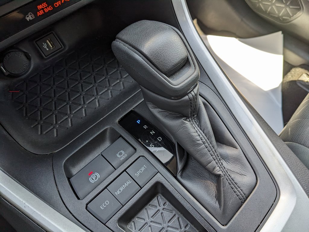 2024 Toyota RAV4 XLE photo 19