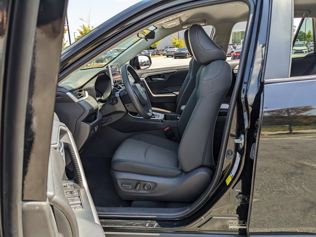 2024 Toyota RAV4 XLE photo 21