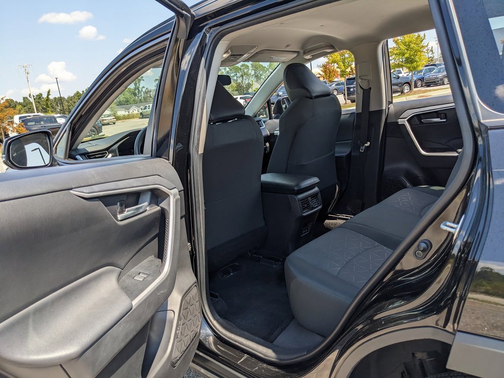 2024 Toyota RAV4 XLE photo 24