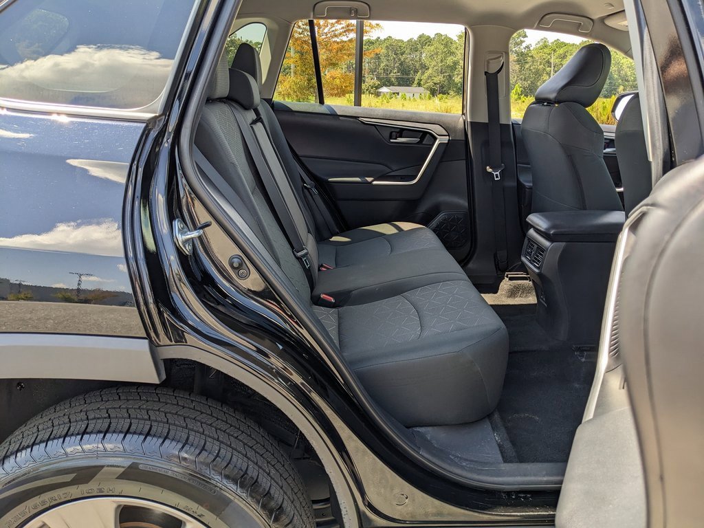 2024 Toyota RAV4 XLE photo 30