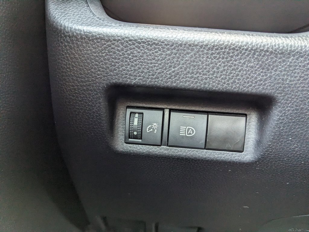 2024 Toyota RAV4 XLE photo 34