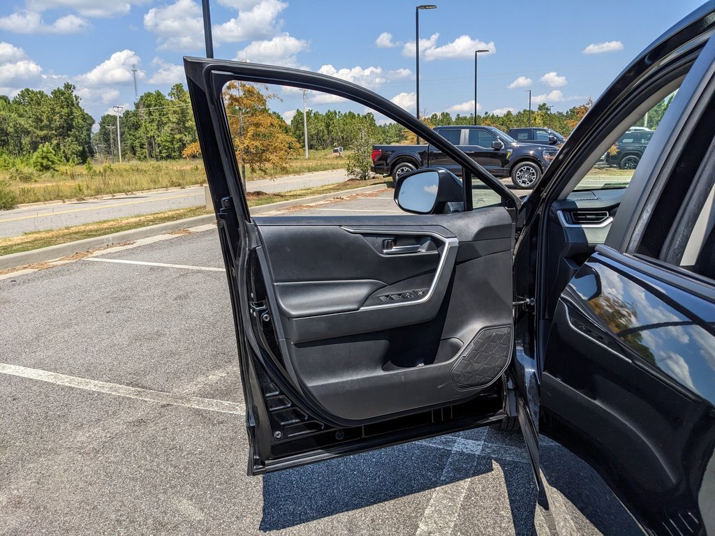 2024 Toyota RAV4 XLE photo 38
