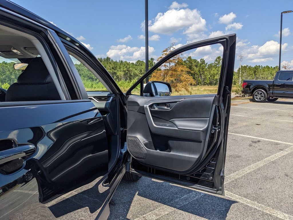 2024 Toyota RAV4 XLE photo 40