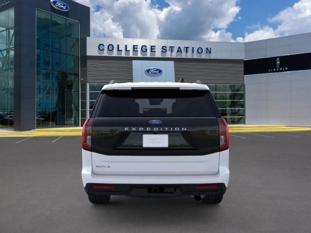 2025 Ford Expedition photo 2