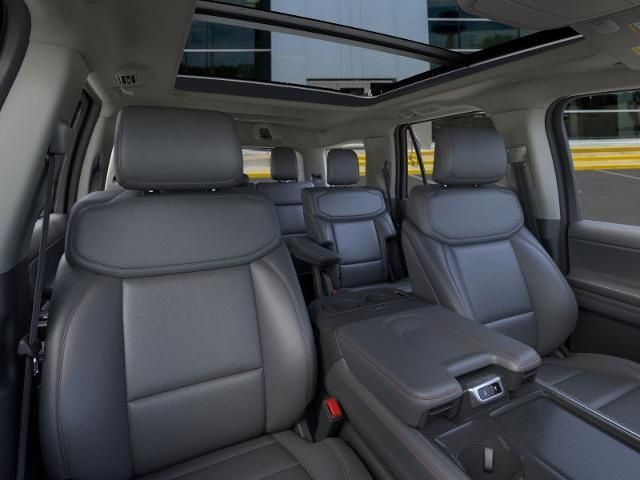 2025 Ford Expedition photo 7