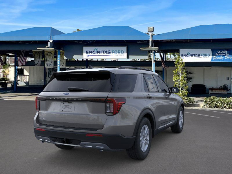 2025 Ford Explorer photo 6
