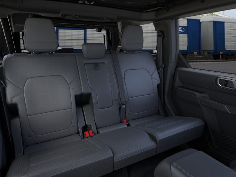2025 Ford Bronco Outer Banks photo 4