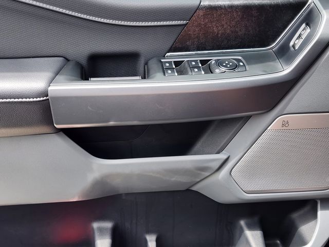 2025 Ford F-150 Lightning photo 15