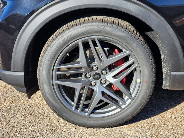 2025 Ford Explorer ST photo 6