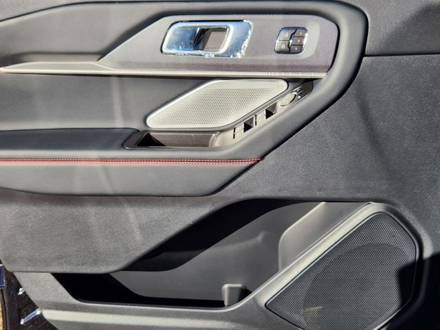 2025 Ford Explorer ST photo 15