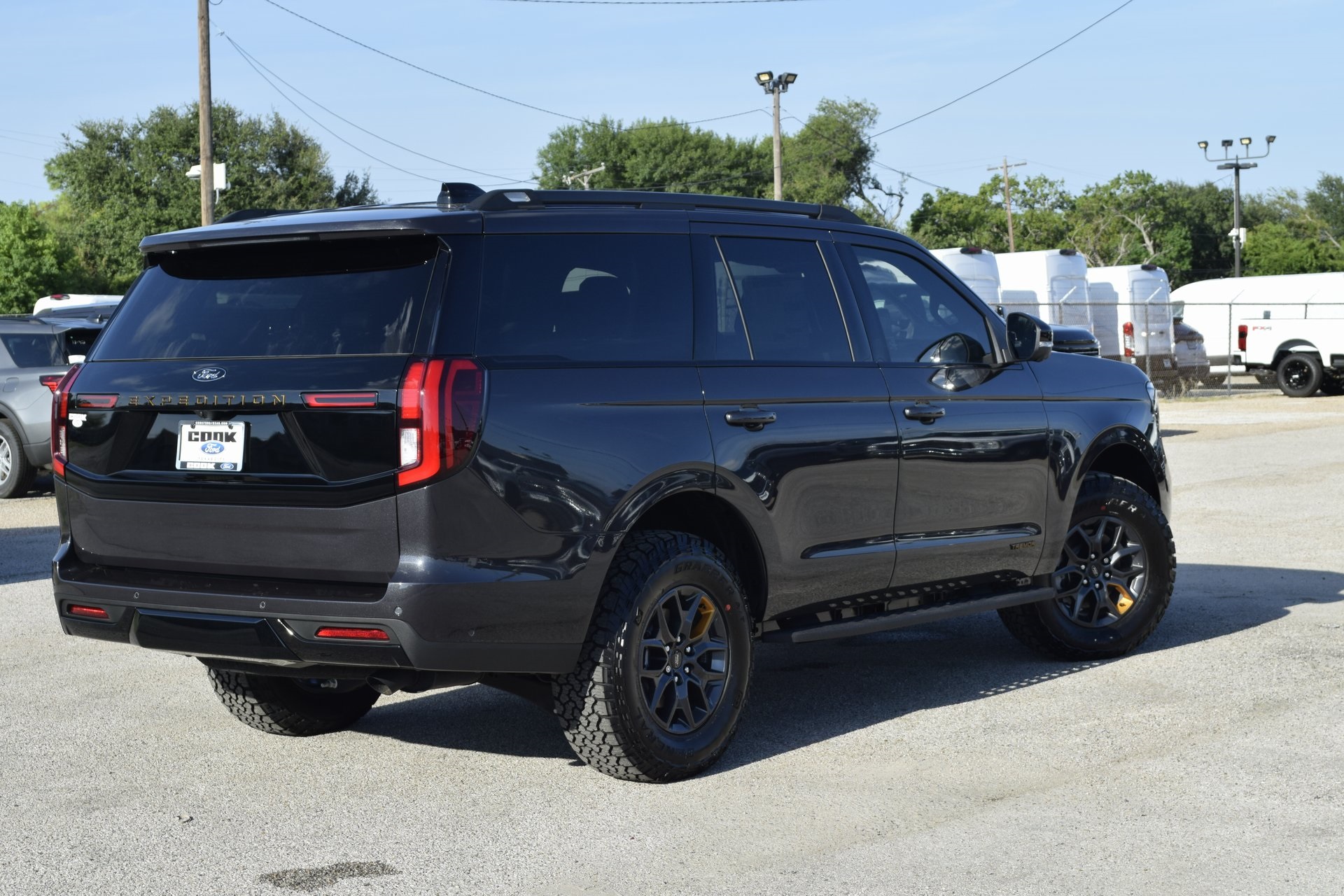 2025 Ford Expedition photo 3